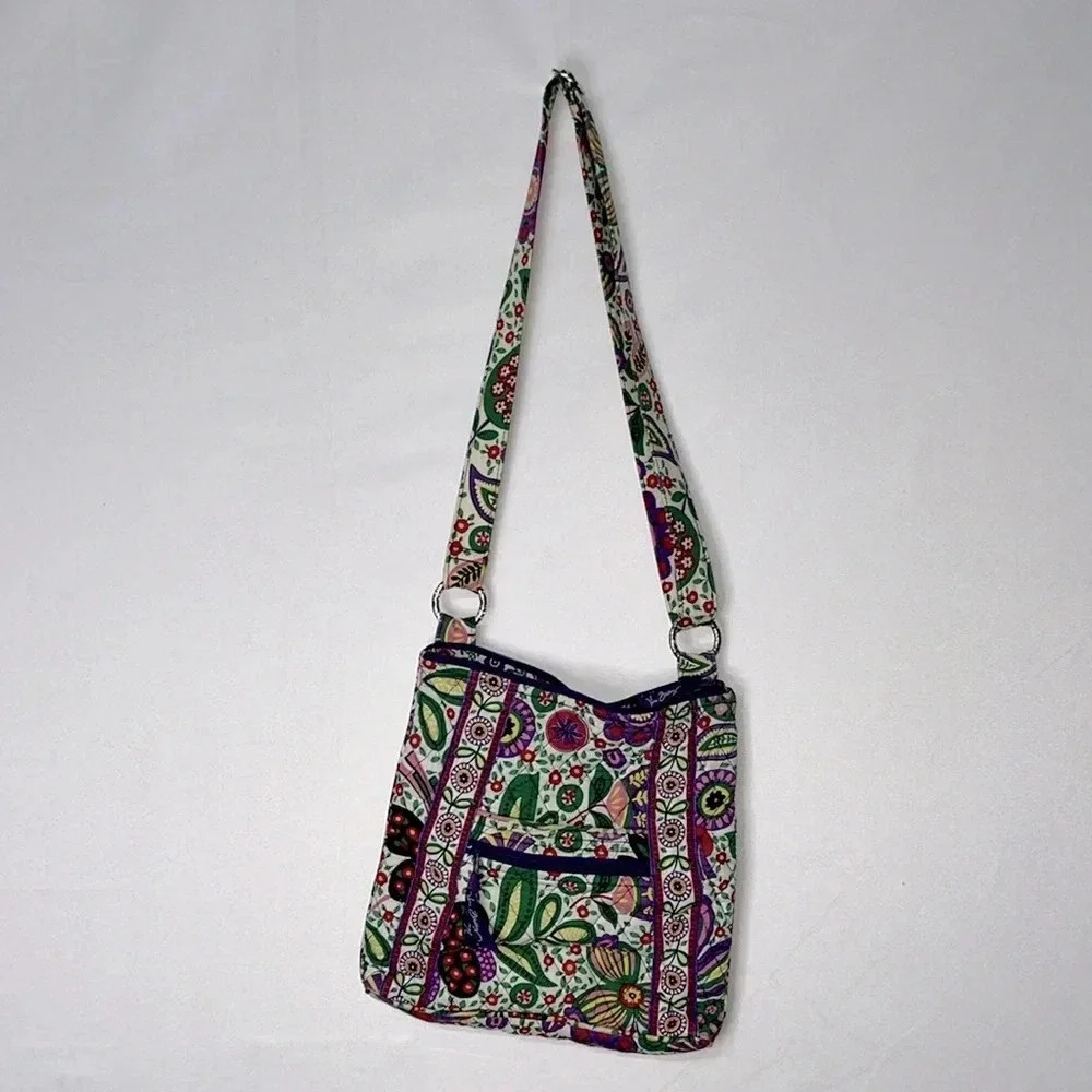 Vera Bradley crossbody bag fun‎ floral pattern purple red clean inside versatile